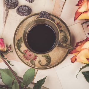 Sweet Gahwa Coffee with Cardamom and Rose Petals