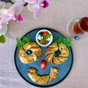 Crunchy Feta and Olives Pinwheels