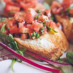 Spicy Mango Salsa Bruschetta