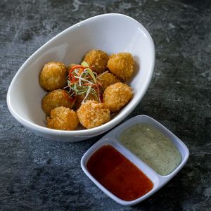 Crunchy Fried Cauliflower Fritters with Tzatziki Sauce