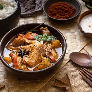Bangladeshi Chicken Bhuna with Coconut Rice