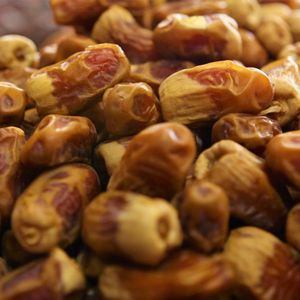 Royal Arabic Date Cake